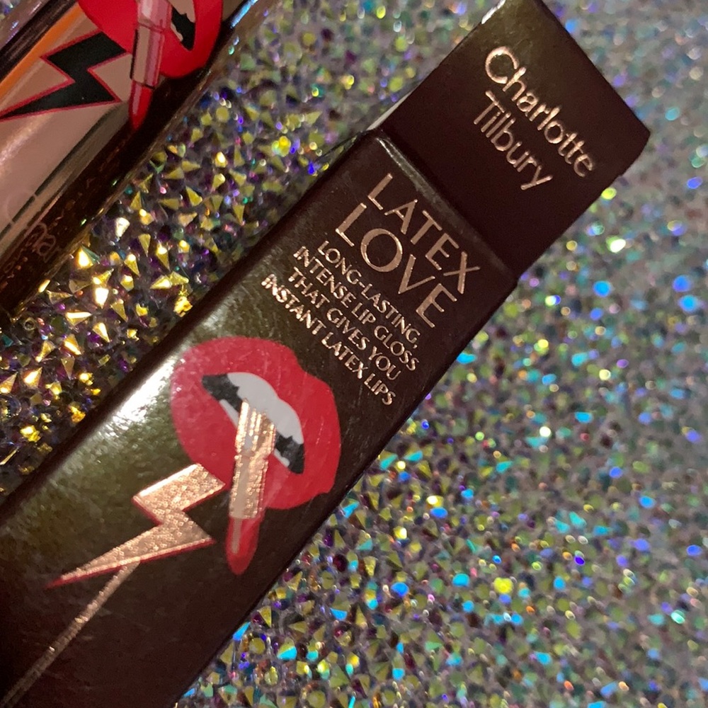 🌸  CHARLOTTE TILBURY latex love lip gloss Belle du soir - Picture 3 of 6